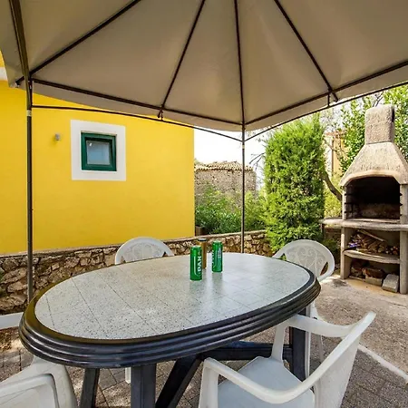 アパート Inviting Near Mala Mandra マンドレ