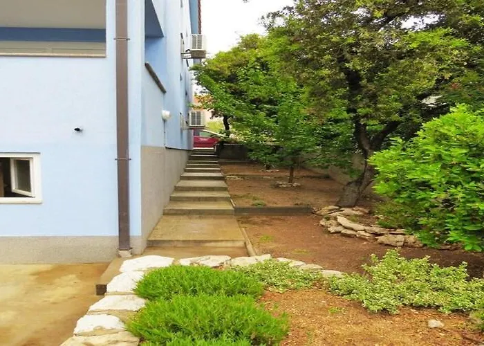 Inviting Near Mala Mandra 公寓 *