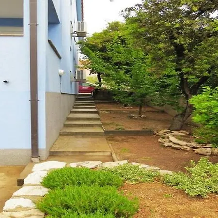 Inviting Near Mala Mandra