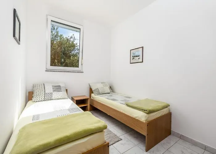 Апартаменты Inviting Near Mala Mandra