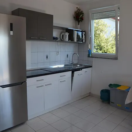 Apartment Inviting Near Mala Mandra