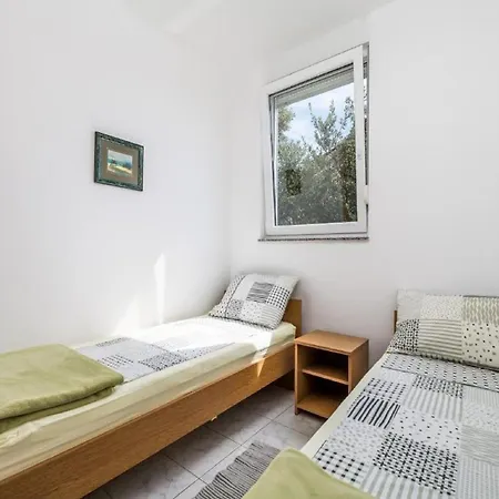 Inviting Near Mala Mandra